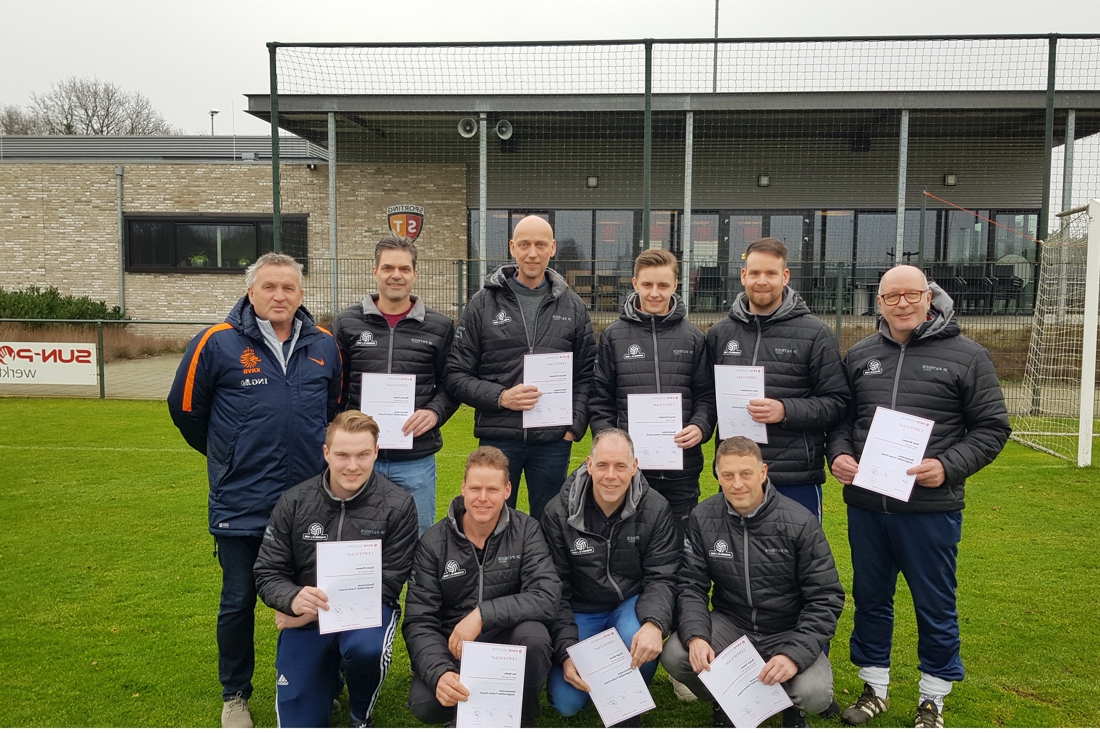 Jeugdtrainers Sporting ST/SVEB halen papieren